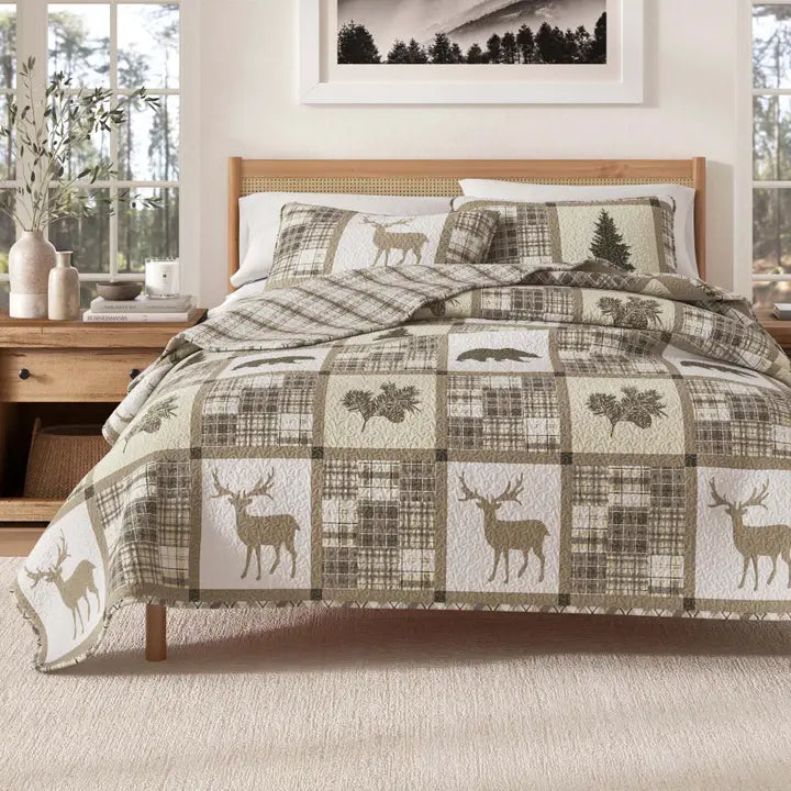 Decorate Your Bedroom with a 3-Piece Holiday Quilt Sets