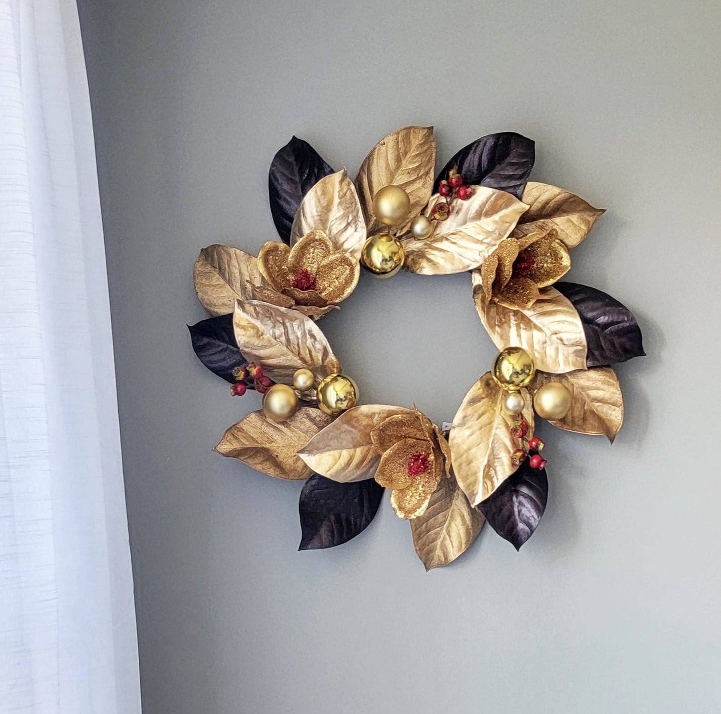 Beautiful! Christmas Magnolia Wreath with Ornaments 22" Gold
